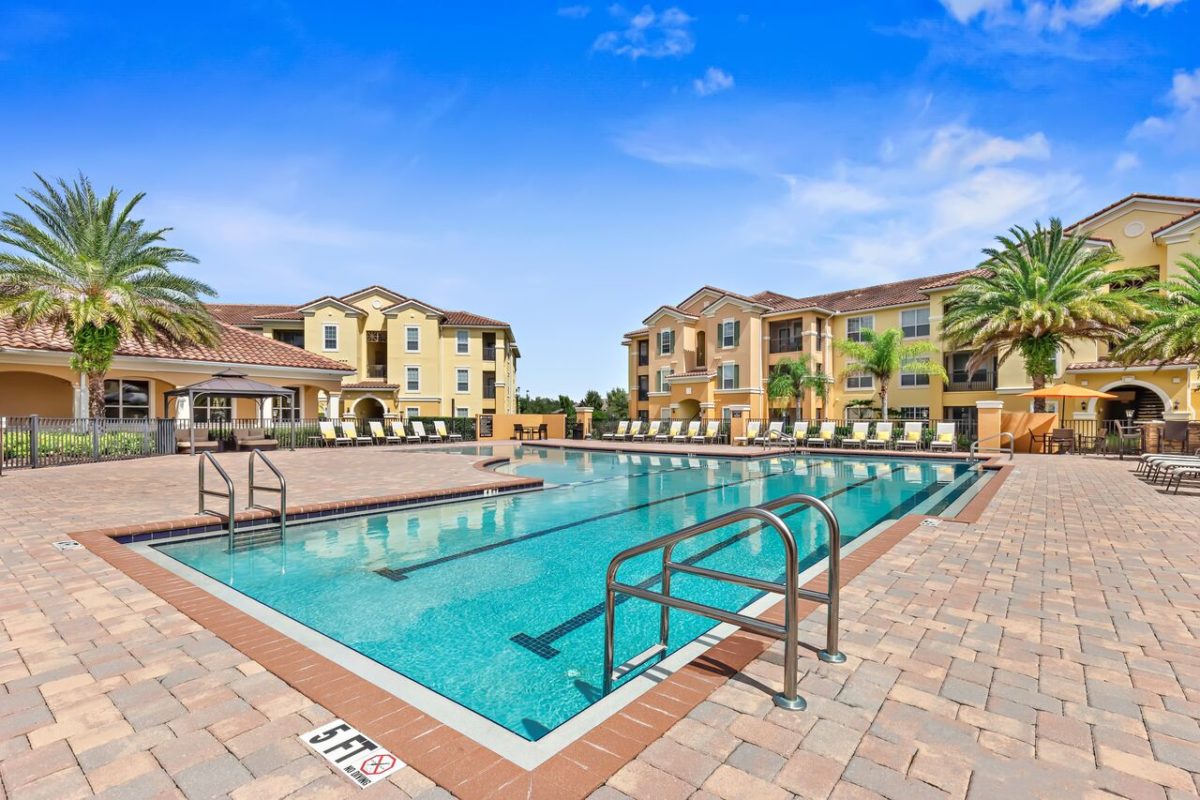 Pool area with lap style swimming markers